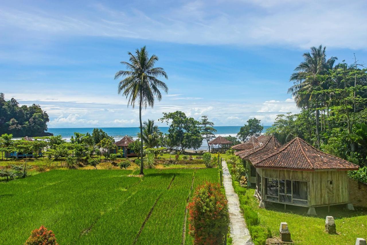 Oyo 2246 Anjung Bang Oking Hotel & Resort Pasarpulaupisang Екстер'єр фото
