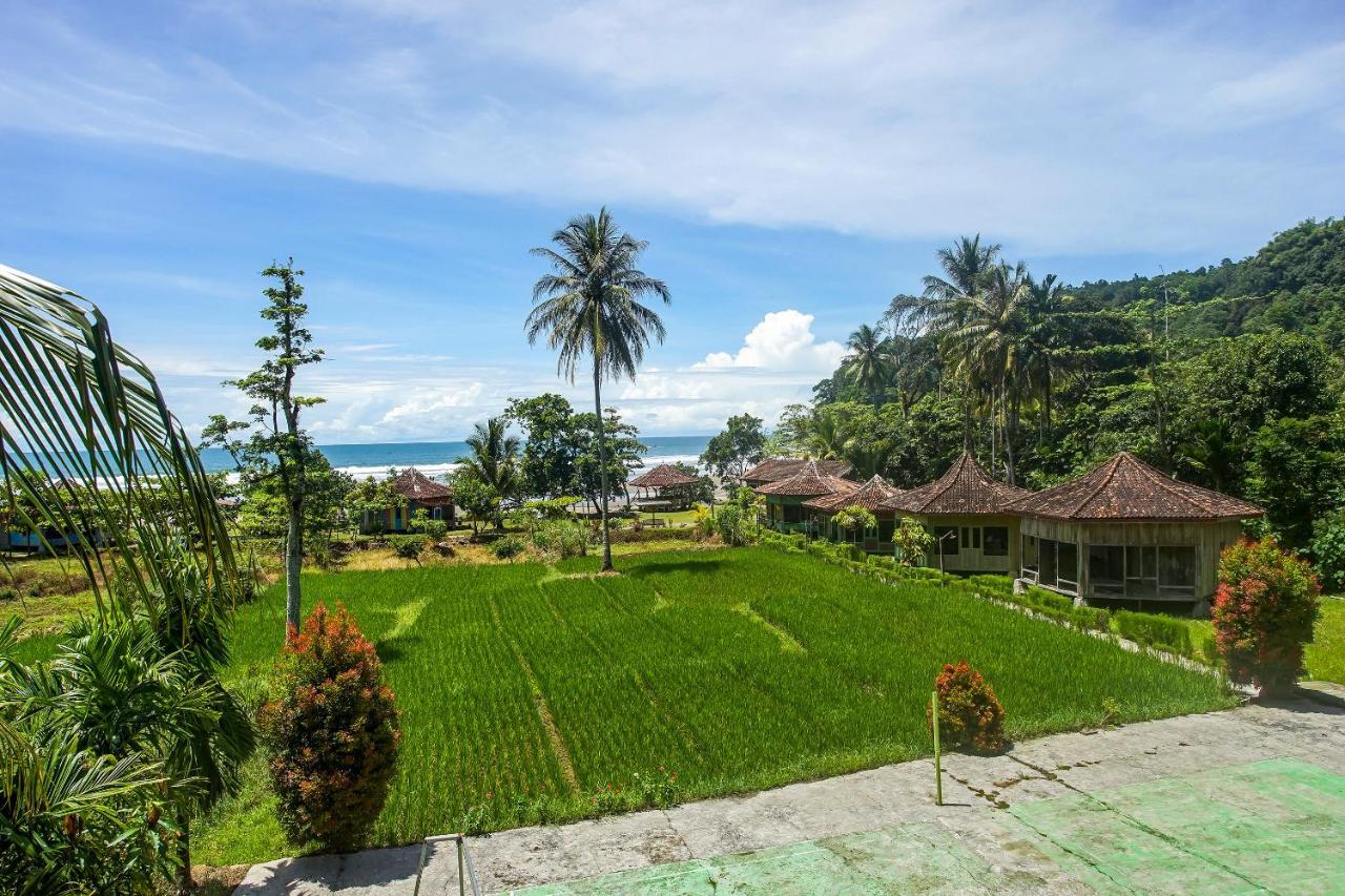 Oyo 2246 Anjung Bang Oking Hotel & Resort Pasarpulaupisang Екстер'єр фото